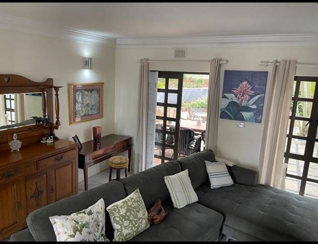 2 BEDROOM APARTMENT FOR SALE IN UMHLANGA CENTRAL